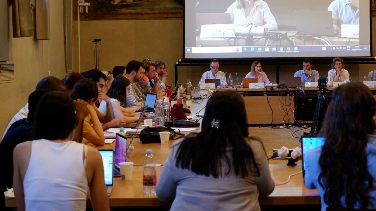 EUI_CMPF's tweet photo. We're kicking off day 1⃣ of our summer school for #journalists!💥 

This year, we're diving into the practical, economic, and ethical implications of #AI.

On today's agenda: discussions on regulating AI, AI auditing for journalists, and managing work-related stress. https://t.co/5LA4iCSmrh