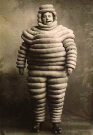 Stundum hugsa ég um hvort að michelin man er í raun og veru þarna uppi að fylgjast með