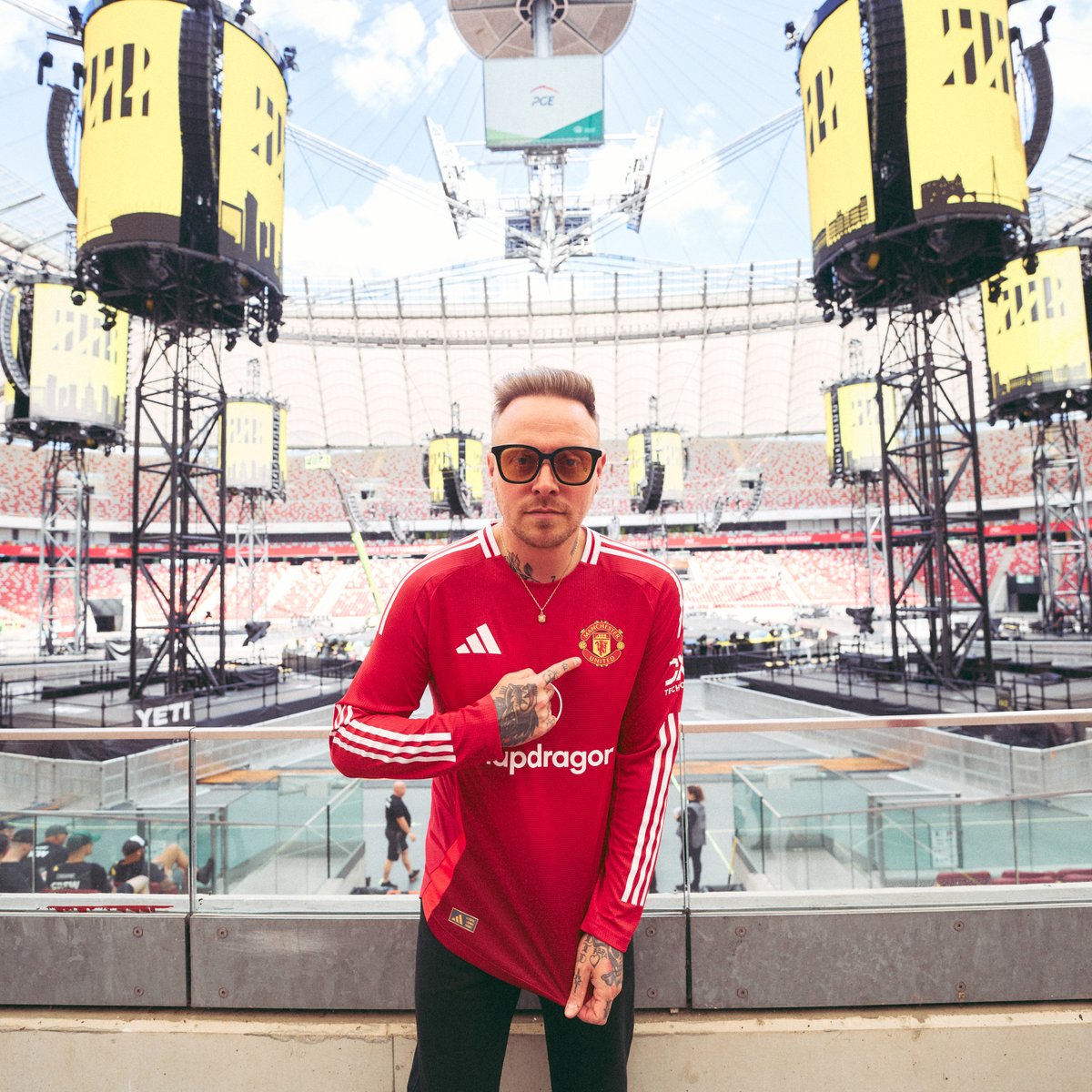 ManUtd's tweet photo. Own the stage 🏟️❤️‍🔥

🎤 @ArchitectsUK

#MUFC || @adidasFootball
