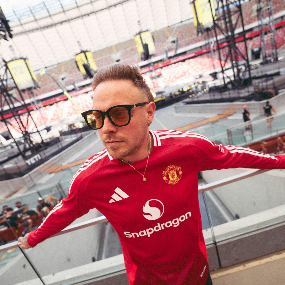 ManUtd's tweet photo. Own the stage 🏟️❤️‍🔥

🎤 @ArchitectsUK

#MUFC || @adidasFootball
