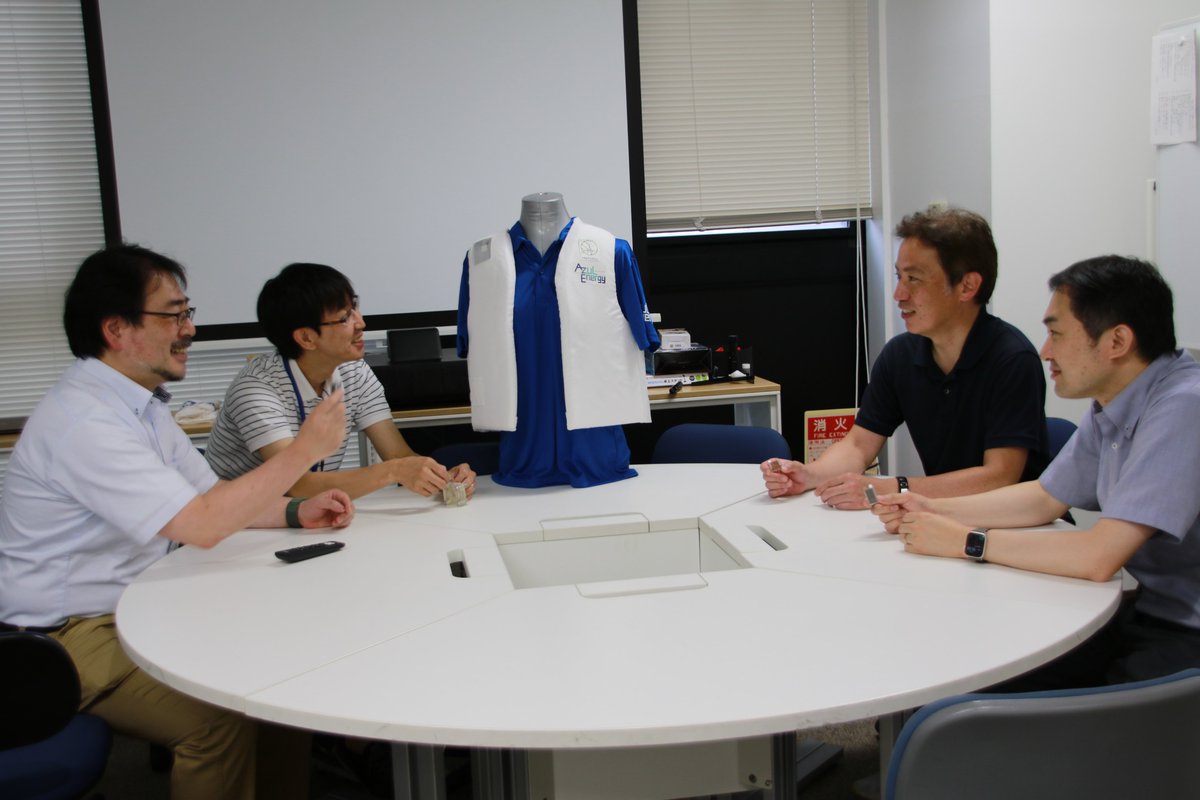 RSC Applied journals (@rscapplied) on Twitter photo Prof Yabu and their team <a href="/YabuLaboratory/">藪研究室/Yabu Laboratory</a> (<a href="/TohokuUniPR/">Tohoku University</a>) recently developed a Mg-air paper battery that generates electricity by absorbing water.
Learn more about this <a href="/RSCApplied/">RSC Applied journals</a> Interfaces work and #MeetOurAuthors in our latest blog!
blogs.rsc.org/lf/2024/07/03/… Prof Yabu and their team <a href="/YabuLaboratory/">藪研究室/Yabu Laboratory</a> (<a href="/TohokuUniPR/">Tohoku University</a>) recently developed a Mg-air paper battery that generates electricity by absorbing water.
Learn more about this <a href="/RSCApplied/">RSC Applied journals</a> Interfaces work and #MeetOurAuthors in our latest blog!
blogs.rsc.org/lf/2024/07/03/…