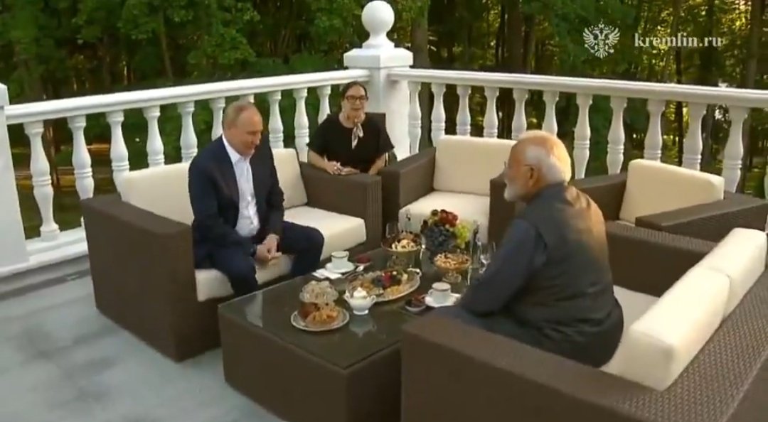 MadhuriDaksha's tweet photo. Vladmir Putin congratulates PM Modi for victory &amp; said he is very happy to see Modi back in 2024 

Putin said Modi has great energy &amp; he is doing extremely well for India.

Putin hosts private dinner for PM Modi.

#Russia #Putin #RameshJiWithModiPutin
#NarendraModi #India
(1/2) https://t.co/I54eQ7wlSS