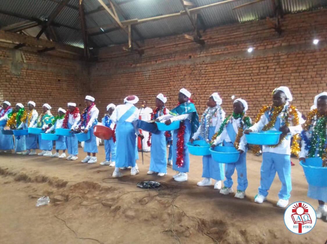 CbcaKanisa's tweet photo. #Écho_Poste_Beni

Le dimanche dernier la Chapelle MAROC en section RUWENZORI, à célébré la collation de 15 cadettes et juniors pour un nouveau programme. À l’occasion, la semaine de la jeunesse vient d’être lancée dans la même Section. https://t.co/TaBLlnijdX
