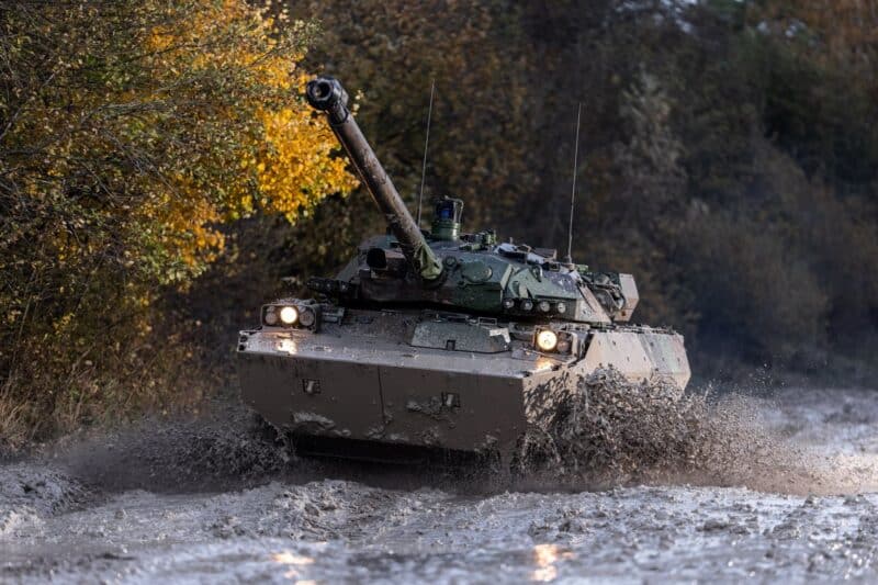 top_force's tweet photo. Des perspectives de cessions de matériels en baisse pour les armées françaises 🇫🇷 #AMX10RC #VAB #FAMAS #Puma #AUF1 #VBL #MILAN #ERYX #ANF1 #FRF2 #TRM2000 #Buffalo #Aravis https://t.co/mbsU6iPwZU https://t.co/nQaQwsqZ2b