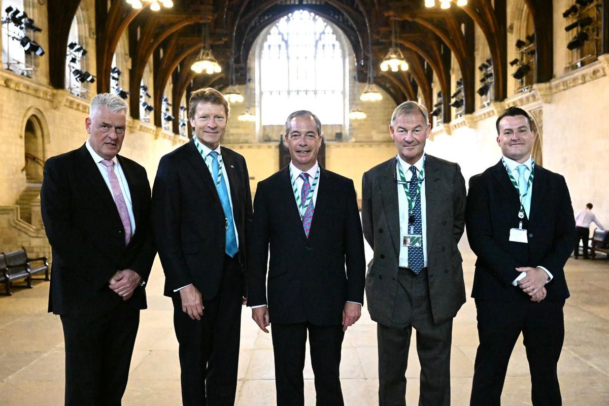reformparty_uk's tweet image. We have arrived 🇬🇧
Follow 👇
Nigel Farage - @Nigel_Farage
James McMurdock - @JamesReform
Richard Tice - @TiceRichard
Lee Anderson- @LeeAndersonMP_
Rupert Lowe - @RupertLowe10