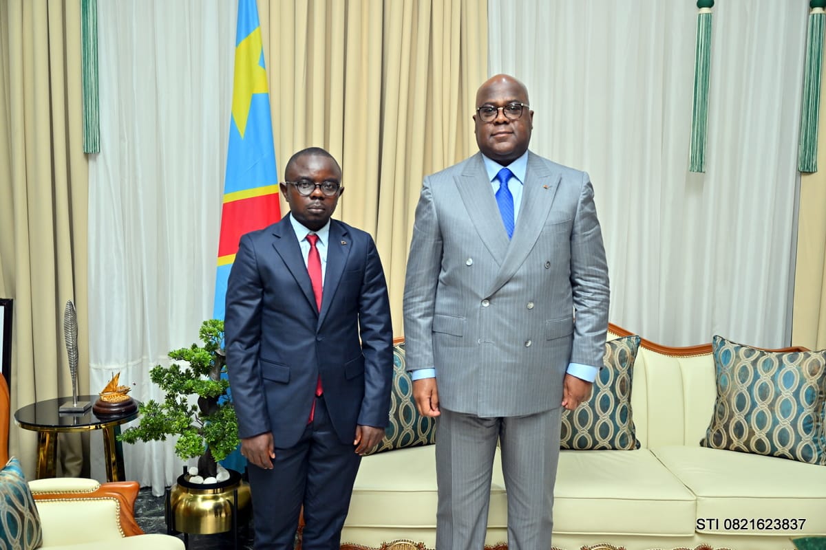 7Ledia7's tweet photo. [#RDC :  Constantin #KANANE_WERABE,Commandant des #Wazalendo a été reçu par le président #Tshisekedi ! D'après plusieurs rapports, Constantin a conduit plusieurs opérations cruelles contre les Tutsis à #BWEREMANA, #BITONGA...! Ne donnons pas raison à nos agresseurs...👇👇👇👇] https://t.co/OrpgnK2YD8
