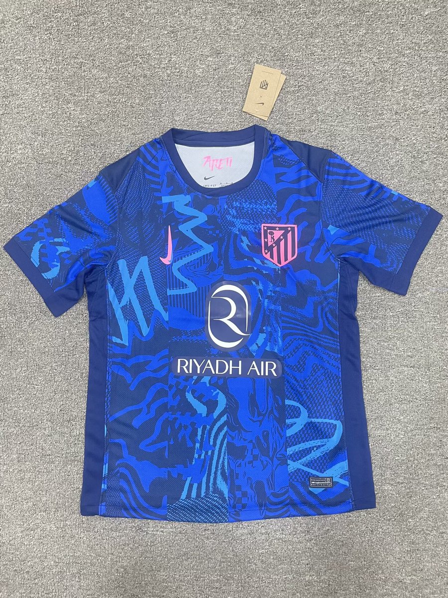 OffSide_esp's tweet photo. ¡Ya tenemos todas las nuevas equipaciones 24-25! Camisetas pre-entreno, chándals, ediciones especiales... ¡Pedidos al DM!😁 https://t.co/A9VT2TNHcB