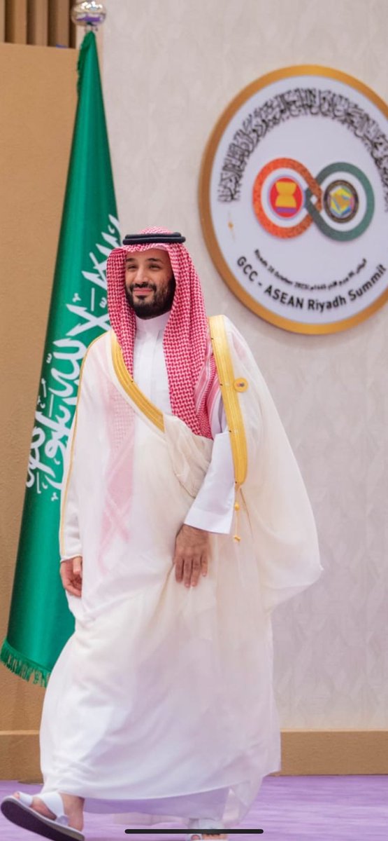 Taalsari's tweet photo. @HRHMBNSALMAAN نسال الله لك طولة العمر https://t.co/PZ5vdHQYV3
