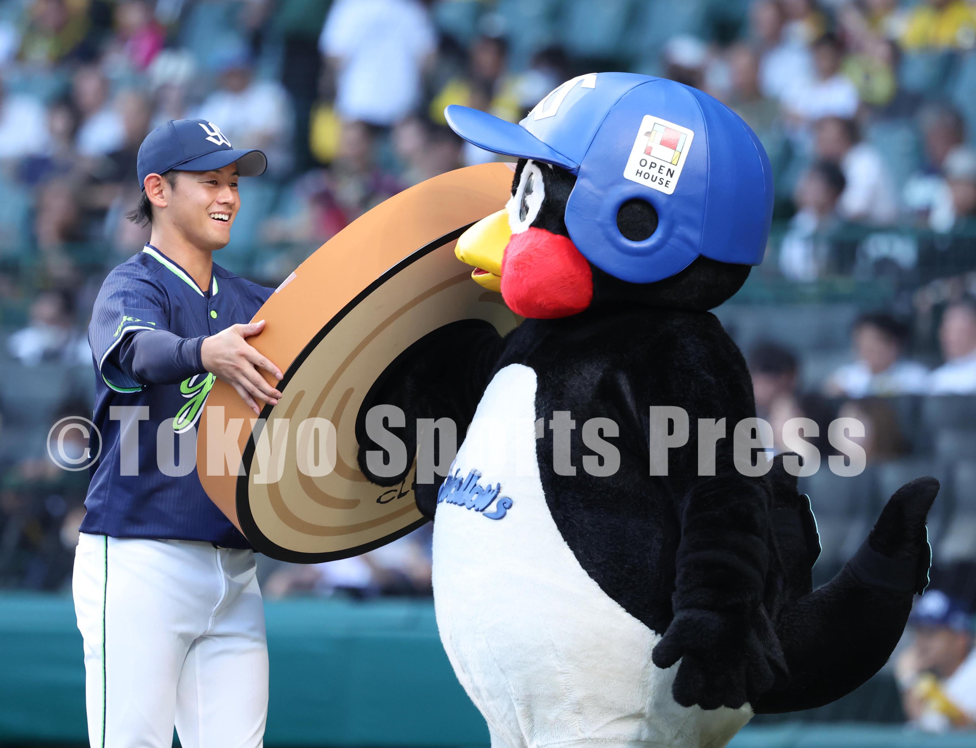 ヤクルトスワローズ　岩田　ユニフォーム　初ホームラン記念　つば九郎　2024 ヤクルトスワローズ 岩田 ユニフォーム 初ホームラン記念 つば