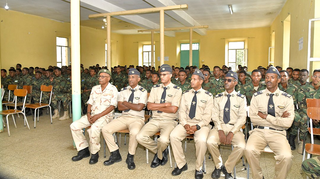 hawelti's tweet photo. President Hassan Sheikh Mohamud departed home in mid-morning hours today winding-up his fruitful two-day working visit.  Earlier in the day & accompanied by President Isaias, President Hassan S. Mohamud inspected and met with a batch of SNA members who are receiving training at the Eritrean Air Force (EAF) HQ in Asmara.