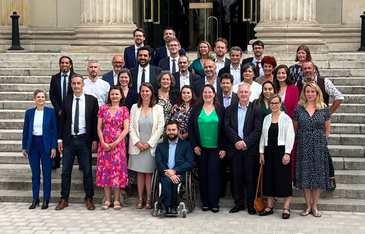 SabrinaSebaihi's tweet photo. Arrivée des députés écologistes ce matin à l’Assemblée nationale. Au travail pour le #NouveauFrontPopulaire ! https://t.co/bb0jktEWqm