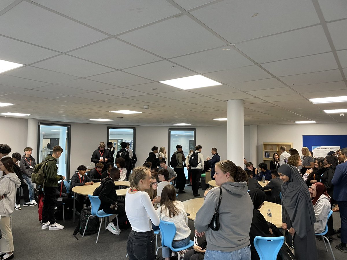 MrsLHarrop's tweet image. Kick starting our @Bedford_Academy Sixth Form transition day with some breakfast this morning. It’s great to have students joining us from so many different schools 💥 
We are looking forward to giving them a flavour of Sixth Form life today 😀 #thebaway
