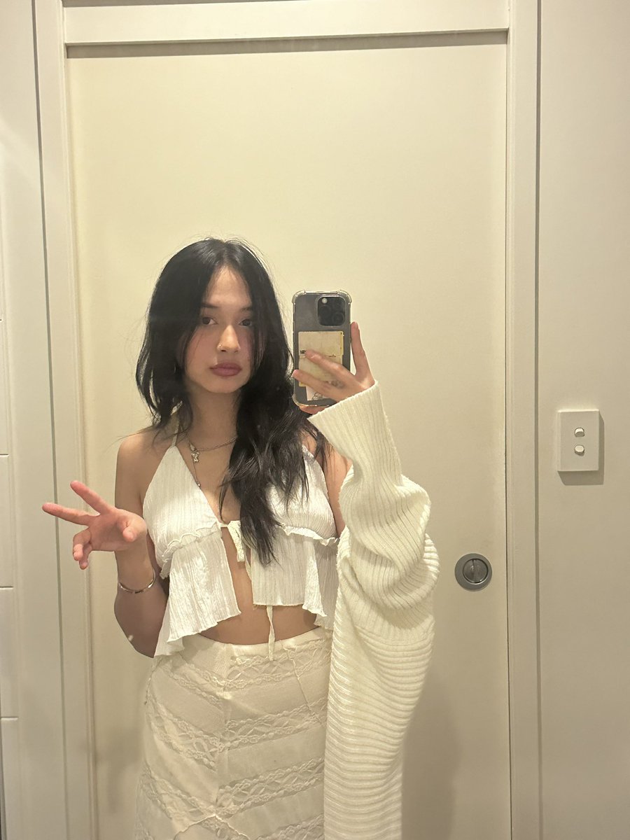 jvsmzn's tweet photo. ootd ^^ https://t.co/VBjjW7GADz