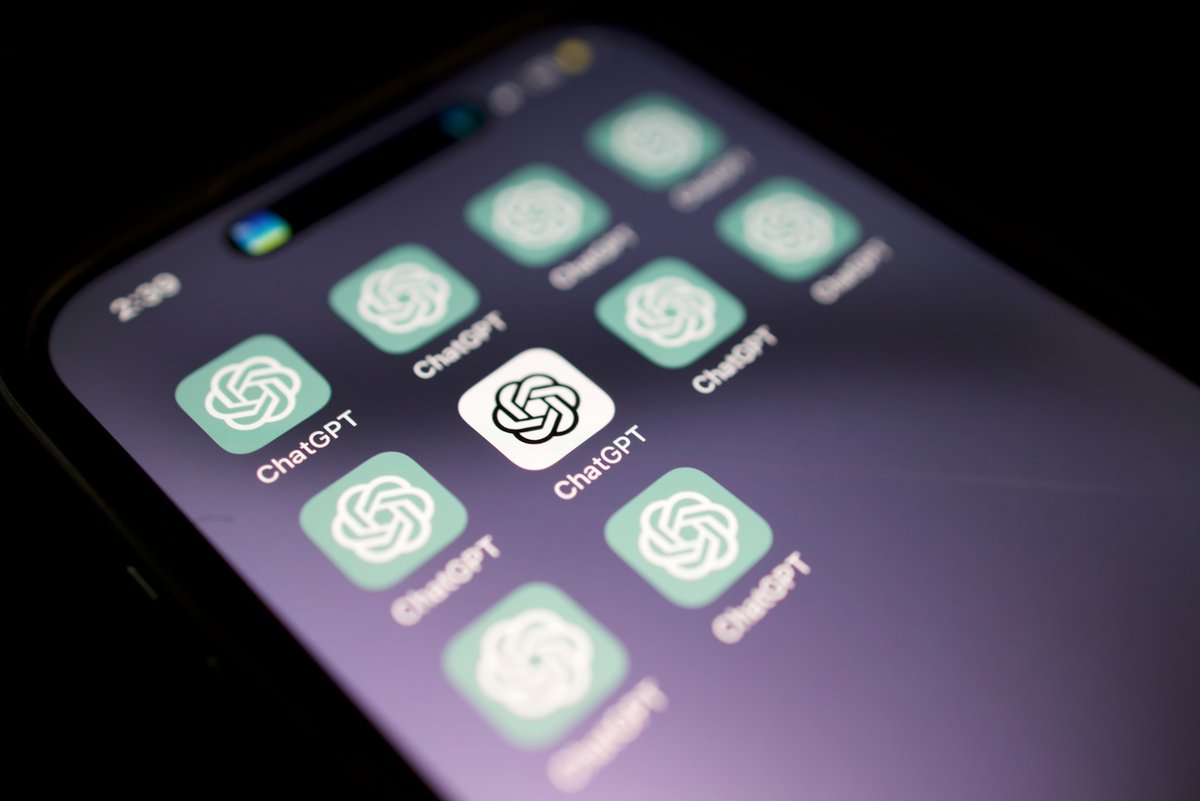 Communicate magazine tweet media