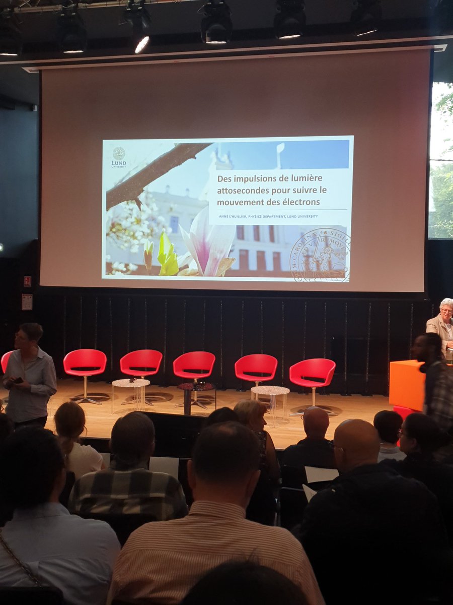 Gipive's tweet photo. Conférence du Prix #Nobel Anne L'Huillier #physics #universitedelille #ulille #anneedelaphysique https://t.co/jT6Wy5C8X1