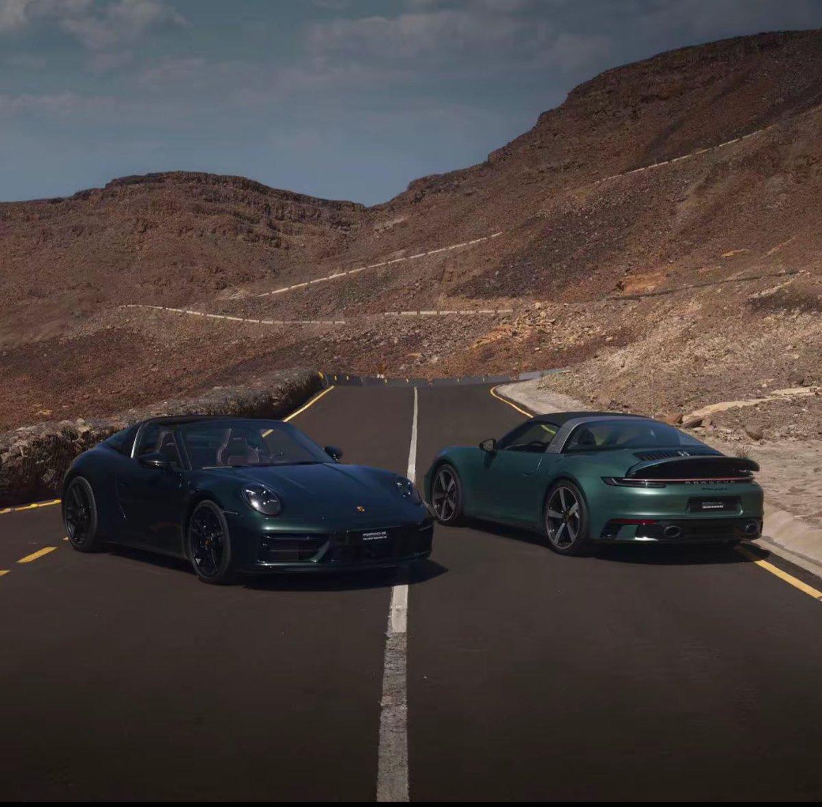 cars4_ksa's tweet photo. داخلية بورش الوحيدة بالعالم بإصدار سعودي💚🇸🇦 https://t.co/umpnLnOdFO