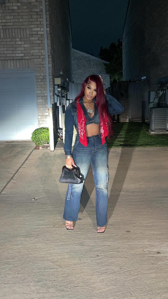 Fits on 10 I been locked in💪🏾😘