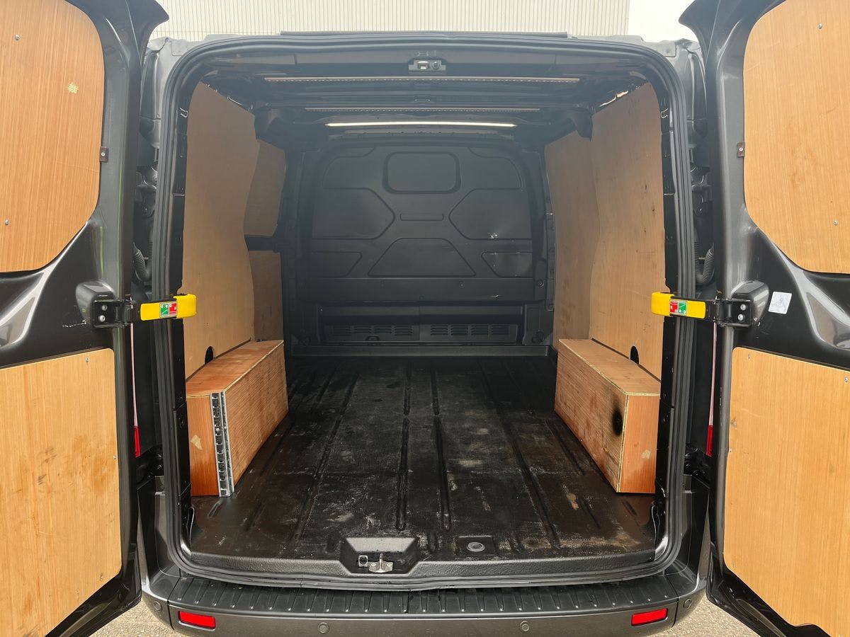 pentagon_ford's tweet photo. 📢VAN OF THE WEEK📢

Used 2022 Ford Transit Custom Limited, featuring:

🛞16" Alloy Wheels
🚨Front and Rear Parking Sensors
🌧️Rain sensitive Wipers and more!

Find out more: https://t.co/SaTozzouG1

#VanOfTheWeek #UsedVan #FordTransitCustom #FordVan #Transit #PentagonFord https://t.co/GHyP9poYGE
