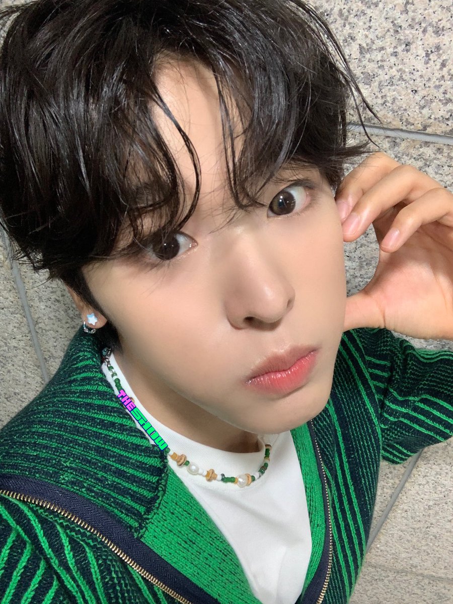 theshow_offcl's tweet photo. [★359회 더쇼초이스 후보②]
더쇼버드가 시즈니를 위해
말랑 콩떡 러블리한 
짱위시 셀카를 소듕히 가져왔SHOW💚
∧(๑•ɞ•๑)∧⠀~♬
         ⑃ ⑃      ~♪♯
         🎁     ⠀ ⠀
#Songbird #NCTWISH #더쇼 @nctwishofficial https://t.co/Kq7IYpmQQ6