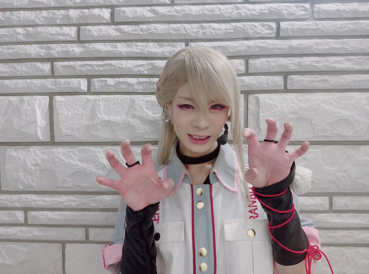 trampshunya's tweet photo. 今年もお祭りだー！！！

バビューン！
がおおお！
バビューン！
がおおおお！！

たのしみにまっててくださいね(*´-`)✨

#刀ミュ https://t.co/9zUXmTKLDV