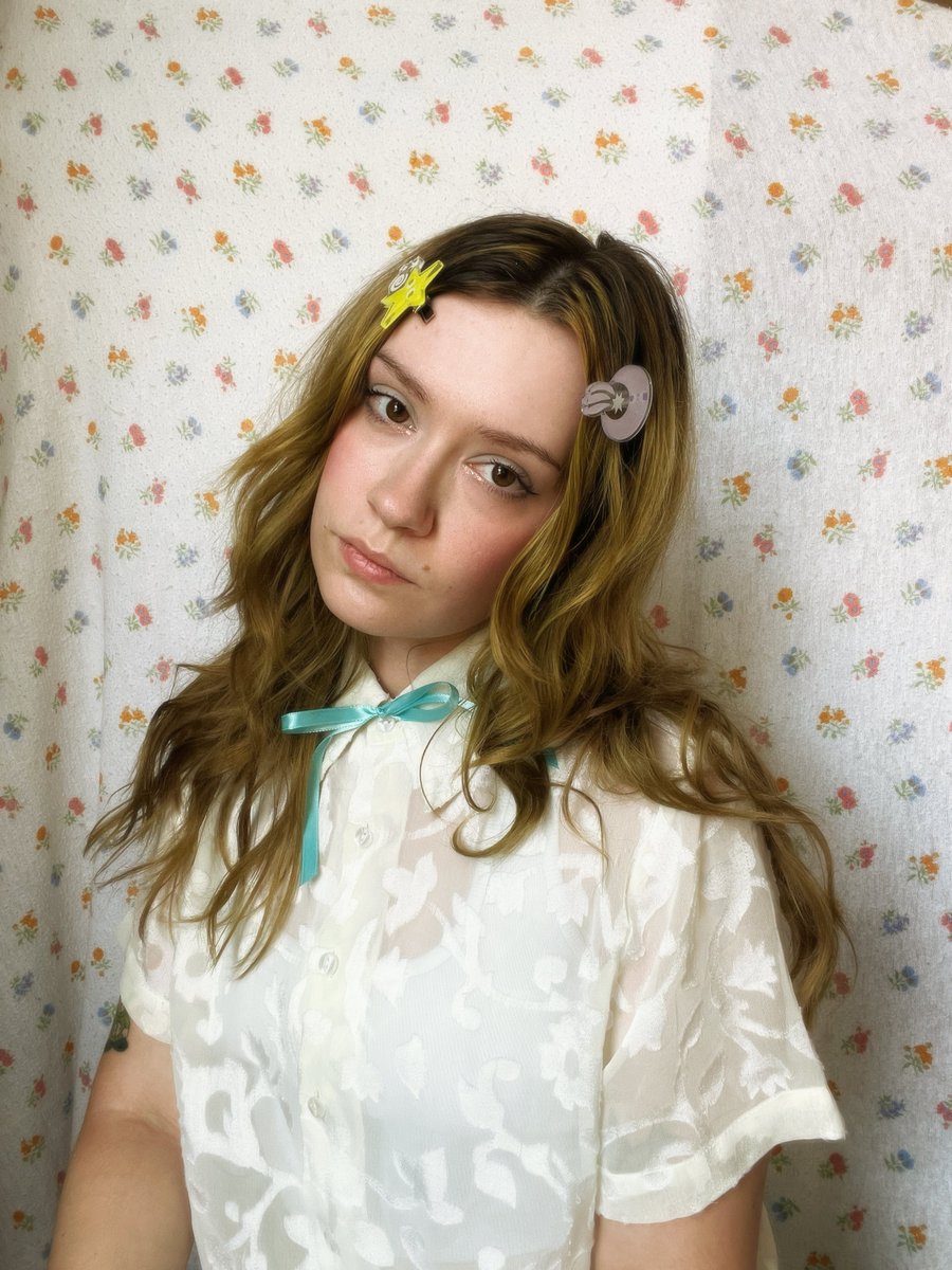 clunkypicnic's tweet photo. hair clips have really taken over my life lately https://t.co/ZEvwnQiwog