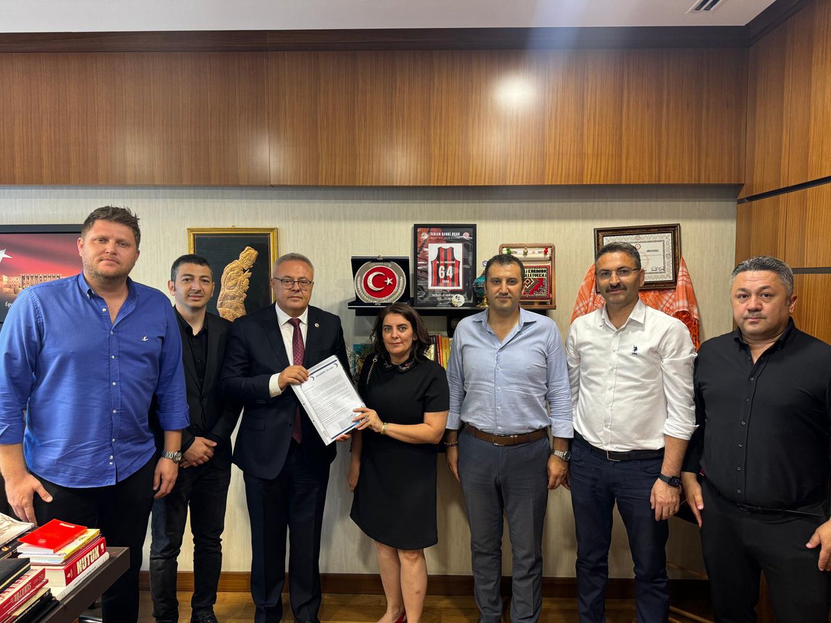 📍TBMM'de kamu mühendislerimizi ağırladık.

Ülkemizin yetişmiş insan gücü olan kamu mühendislerimiz hakları olan;

⚠ Özlük haklarının iyileştirilmesi,
⚠ Meslek kanununun düzenlenmesi,
⚠ Kazanımların emekliliğe yansıtılması,
⚠ Adil ücret ve liyaka esaslı yükselme kriterlerinin