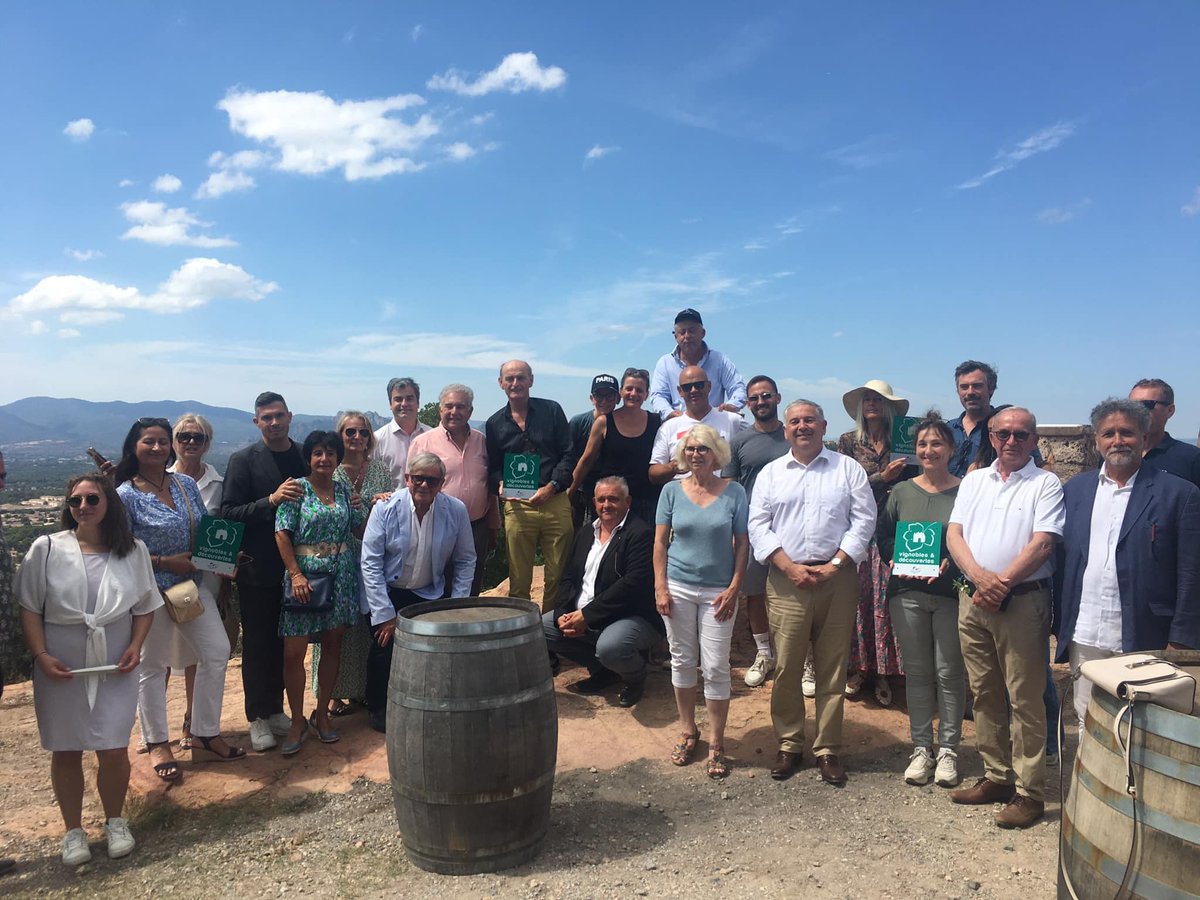 VarTourisme's tweet photo. 🍇 VIGNOBLES & DÉCOUVERTES
🌟 Depuis le 3/07, "Terre d'Estérel" labélisé pour promouvoir œnotourisme ! À l'est du @Departement_Var, ce territoire regroupe 15 domaines et 100 pros
➡️ Prochain RDV : #FascinantWeekEnd du 17 au 20/10
➕d'infos ici : https://t.co/hTKFBDJJMH https://t.co/IG9gVE9wbJ