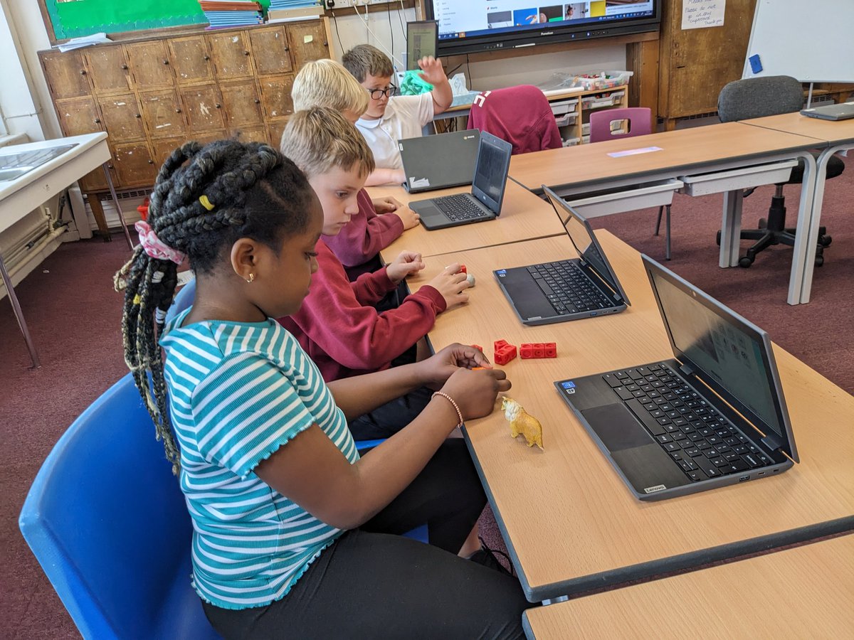 CarrJuniorYork's tweet photo. Amazing animation this morning as part of #shinefest #creative #carrcomputing https://t.co/7fOTMf2EVQ