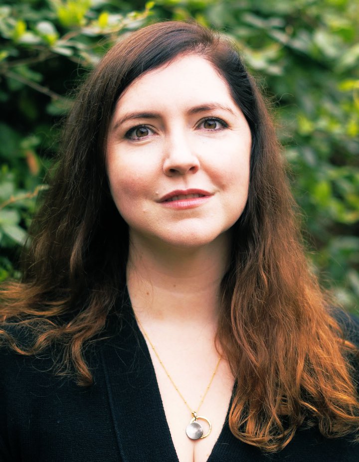 Hello👋#WritingCommunity I’m joining the #intros party!  

I’m Danielle and I write thrillers, bookclub and haunting romances about women who don’t fit in, fractured families, toxic friendships, cults and dismantling the patriarchy. 

Things I love: 📚 👶 🐈 🧘‍♀️ 💃🏻 🎵 🫖 🧙‍♀️ 💎🎄🏃‍♀️