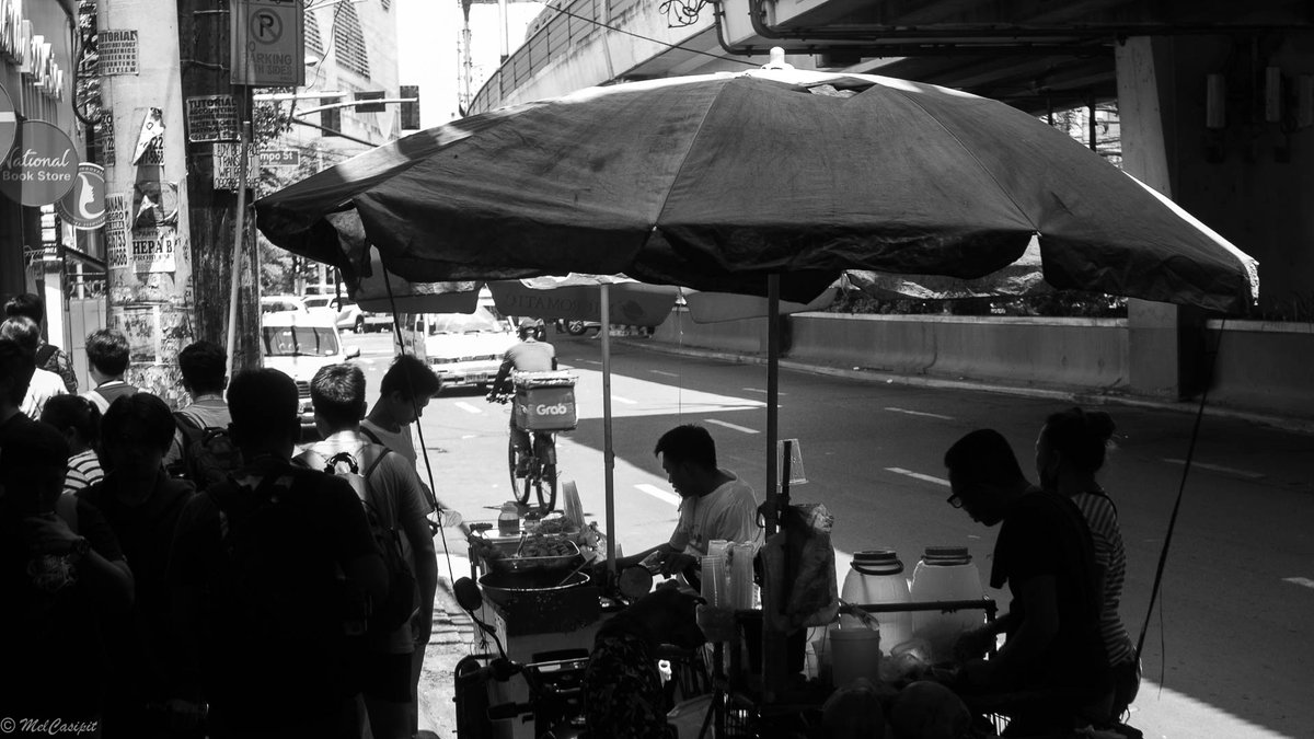 CasiPitik's tweet photo. Quick photowalk around Manila.
📷Olympus Epm1 with Meike 28mm F2.8 

#streetphotography #olympusCamera #meike28mm https://t.co/zoqKOqM360