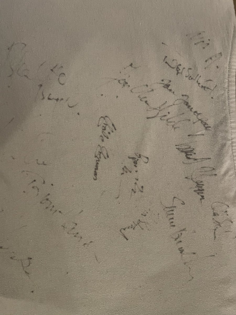 KennethFlaathe's tweet photo. Fant ei gammel t-skjorte med autografer.  Gresvig på framsida. 
Noen eksperter som greier å tyde alle autografene og ut i fra det kan si hvilket år t-skjorta er i fra? #kjernen #rotsekk #rbk @HeinzAndreasMai @aune_kent @christernesset @emalmas @DenneALarsen https://t.co/dEx0DTXOX2