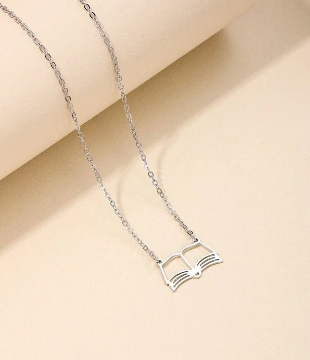 Carly ✨📖☕️ tweet media