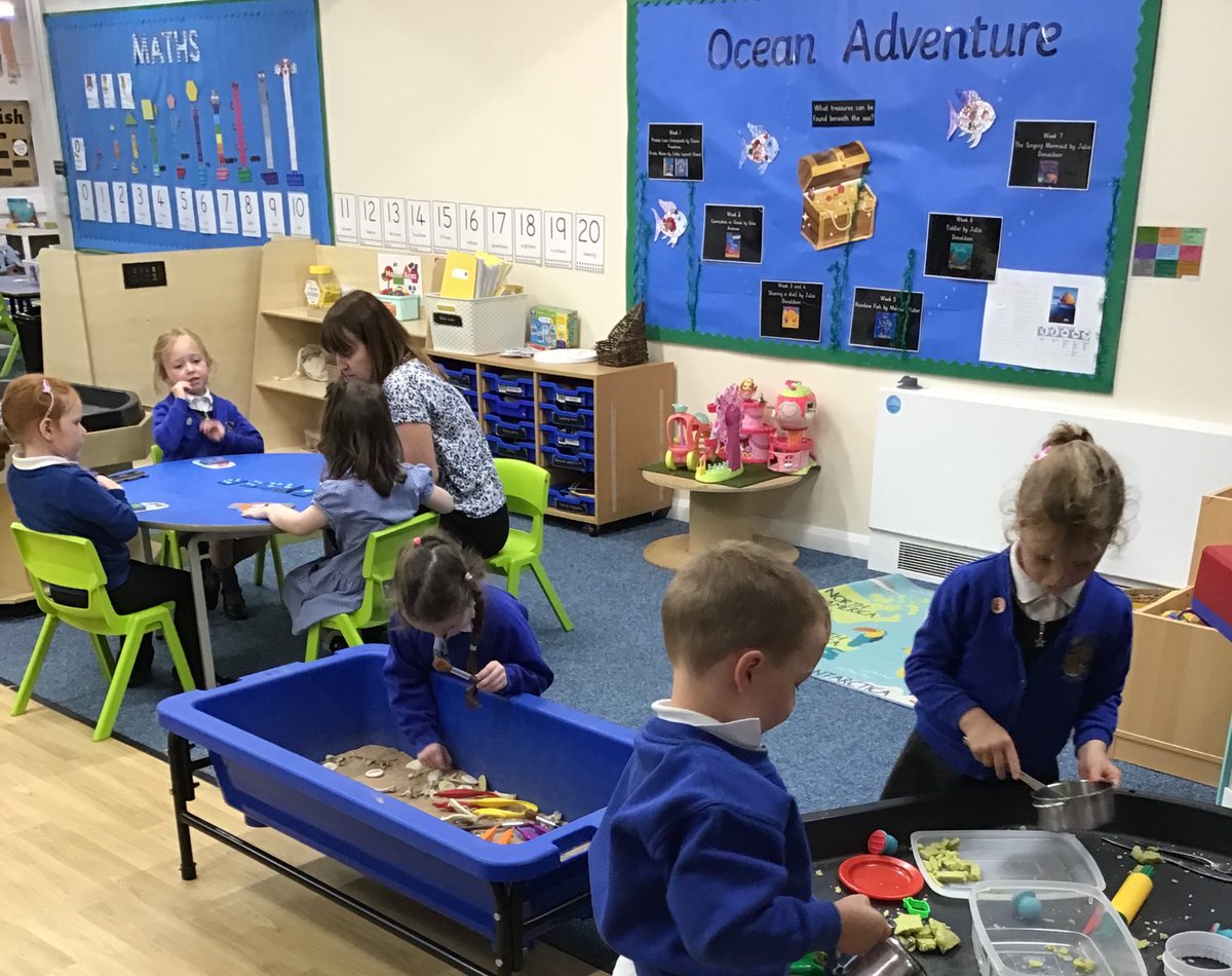 Nursery_GPS's tweet image. While reception are out of their classroom we are having a play in there. 😊 #Receptionready #Unity