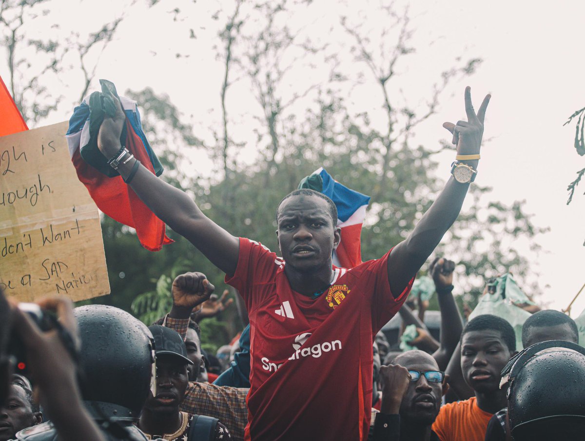 Sumaila_Fadera's tweet photo. 𝟴𝘁𝗵 𝗝𝘂𝗹𝘆, 𝟮𝟬𝟮𝟰
Yesterday marked a pivotal moment as we united against poor leadership and self-serving officials. Our collective voice: reject these bills to protect our nation.

Thank you, Gambians, for your support! Together, we will pave the way for a better future! https://t.co/ixVFiyEZ8c