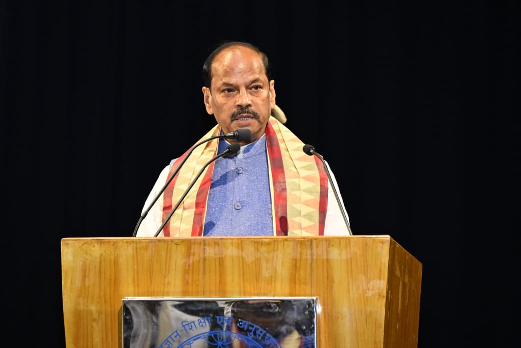 GovernorOdisha's tweet image. Hon'ble Governor attended the 13th Graduation Ceremony of NISER,  Bhubaneswar in presence of Hon'ble President Smt Draupadi Murmu, Hon'ble Chief Minister Shri @MohanMOdisha.
@rashtrapatibhvn