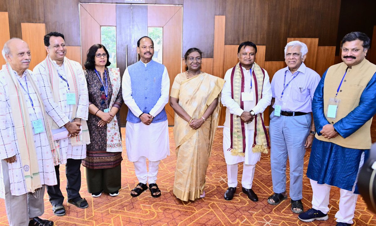 GovernorOdisha's tweet image. Hon'ble Governor attended the 13th Graduation Ceremony of NISER,  Bhubaneswar in presence of Hon'ble President Smt Draupadi Murmu, Hon'ble Chief Minister Shri @MohanMOdisha.
@rashtrapatibhvn
