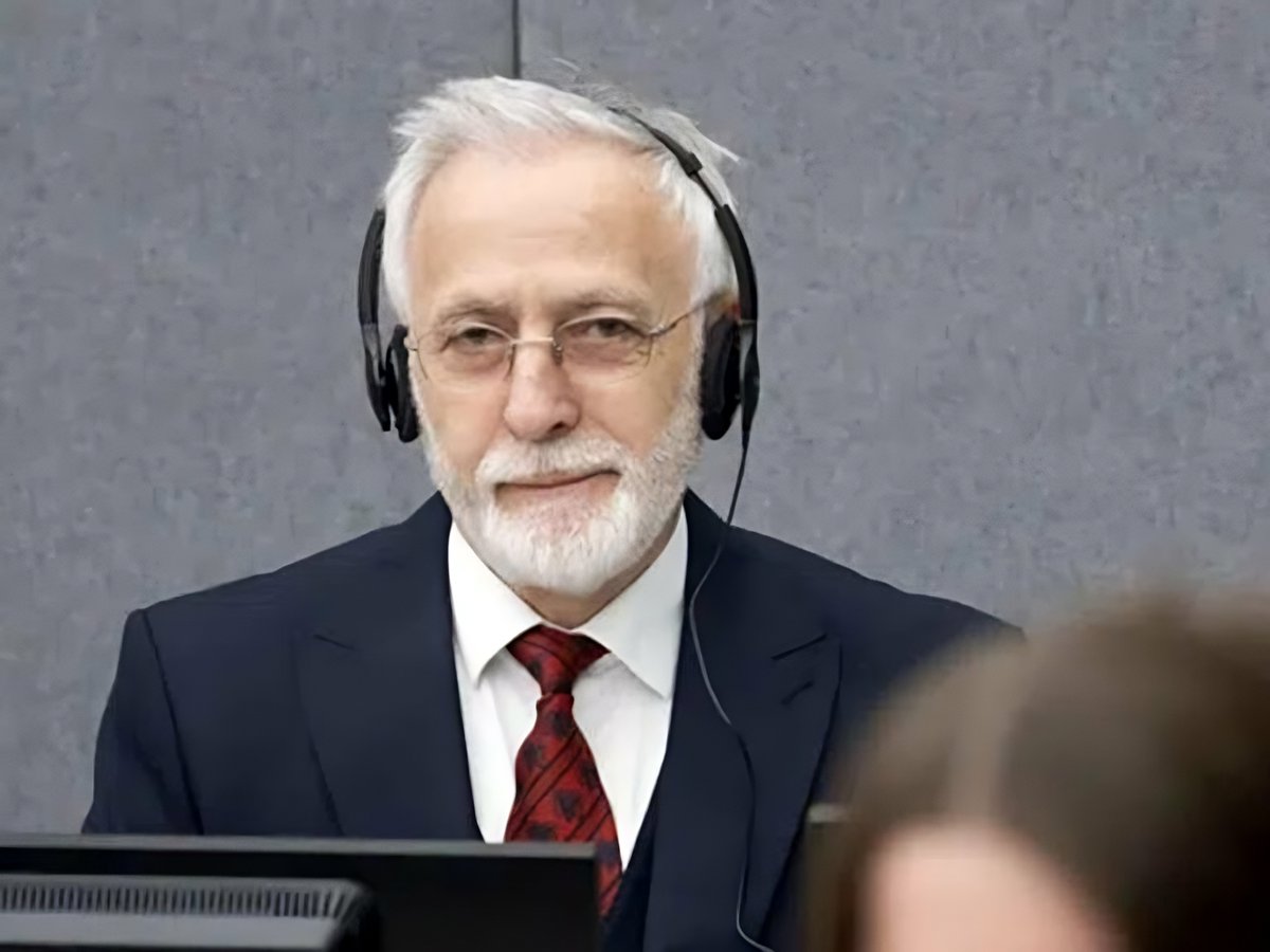 ThisisKaltri's tweet photo. - The former President of the Assembly of Kosovo, Jakup Krasniqi, unjustly being judged in Hague, was prohibited from attending the next session wearing a tie designed with the red and black eagle. 

- Why should the carrying of one's national flag be prohibited!!?? When did carrying the state symbol become a crime? 

- @avucic  at the UN was carrying the flag of Serbia on his shoulders,  fully wrapped like a football fan even though he wasn't there to watch a football match but to confirm that Serbia had committed genocide in  Srebrenica, Bosnia. Fortunately, this was proven, and no one stopped  Aleksander Vucic from carrying that flag!

- Why should such pressures be imposed on Albanians?

 - According to which dress code is wearing a red and black tie prohibited?  

- It is unacceptable to try to accuse people of fictional crimes, and it is also inappropriate to try to diminish their dignity in every aspect. Serbian warcriminals who  are still free, and yet no one is holding them accountable. It is a shame.

- It is terrible how great the racism against Albanians is in every aspect!!

#JakupKrasniqi #denied #wearing #tie #eagle #flag #design #Hague #Kosovo #albanians #fictionalcrimes #false #accusations #KLA
