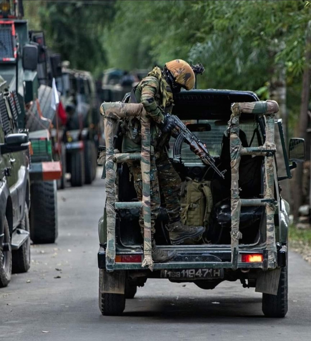 Itsanjul2's tweet photo. Five #IndianArmy Personnel Made Supreme Sacrifice In Line Of Duty In Machedi Area Of #Kathua District, Jammu.
.
Five Army Personnel Succumbed To Gunshot Wounds Suffered In An Ambush By Terrörists On Army Convoy Of 9 Corps (Rising Star Corps) In Kathua.
Ctsy:Indian army update https://t.co/K6gqqiykp8