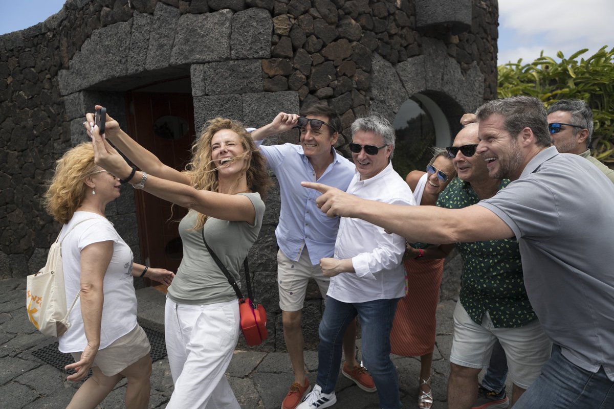 🌵😍🤳 ¡ESPECTACULAR #JardíndeCactus de <a href="/cactlanzarote/">CACT Lanzarote</a> con la maravillosa gente de las 𝗷𝗼𝗿𝗻𝗮𝗱𝗮𝘀 𝗮𝘂𝗱𝗶𝗼𝘃𝗶𝘀𝘂𝗮𝗹𝗲𝘀 #MeetingsFesTValLanzarote!

🤍 ¡GRACIAS, <a href="/TurismoLZT/">Turismo Lanzarote</a>! 🤍