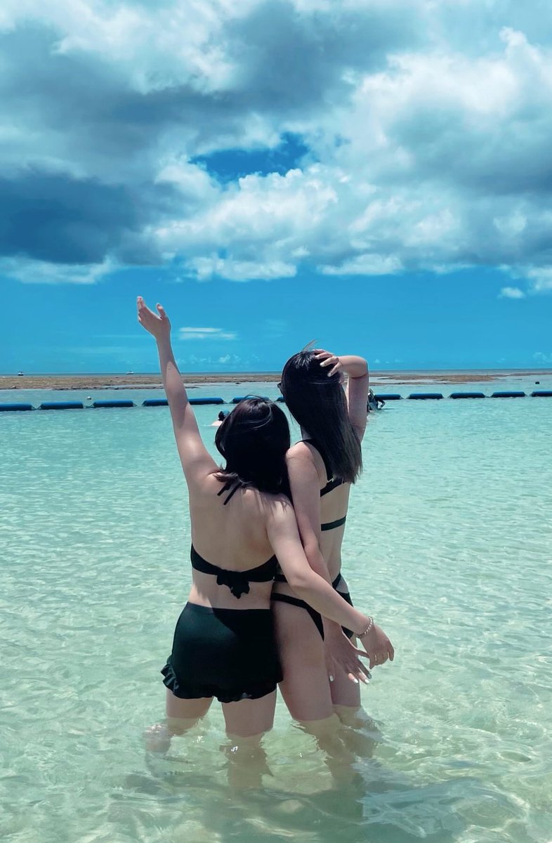 re__mtux's tweet photo. 友達と沢山思い出作ってきた！
海綺麗すぎる！！！また行きたい👙 https://t.co/wKkGk9ULZm