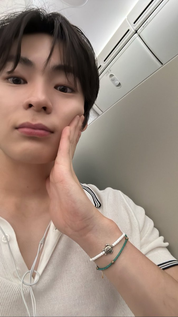 soapbubbles___'s tweet photo. 건희 거북이팔찌 손민수♡!! https://t.co/BFCNTH992A