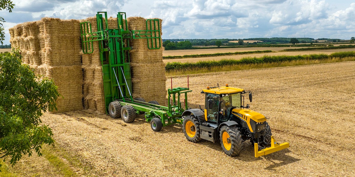 JCBagriculture's tweet photo. A real head turner. A #JCB Fastrac 4220 loading bales for Tag Agri. Discover more: https://t.co/C5Qe3PFjm1. #FastracFriday #JCBmoment
_
Photos by @prohorizonuk https://t.co/sEoXYhEE4F