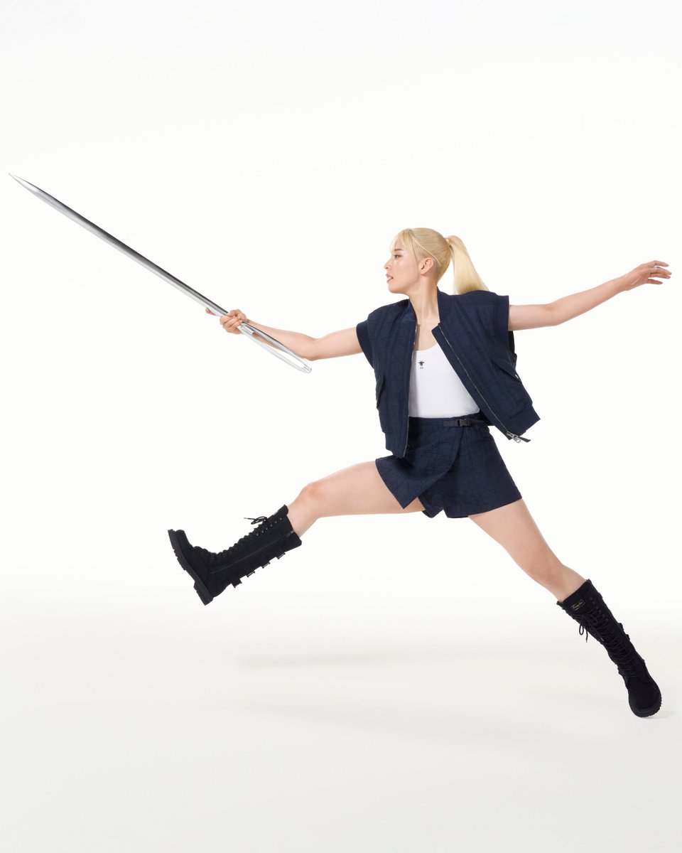 Dior's tweet photo. Gearing up.
Dior Ambassador and Japanese fencer Emura Misaki joins forces with Dior Ambassador and Italian wheelchair fencer Loredana Trigilia, both donning their warrior spirit in looks by Maria Grazia Chiuri on their quest for the Olympic and Paralympic Games @Paris2024 gold.

Dans leur quête de l'or pour les Jeux Olympiques et Paralympiques de Paris 2024, les ambassadrices Dior et escrimeuses Emura Misaki et Loredana Trigilia affichent leur esprit conquérant dans des créations imaginées par Maria Grazia Chiuri.

#DiorxParis2024 #Paris2024