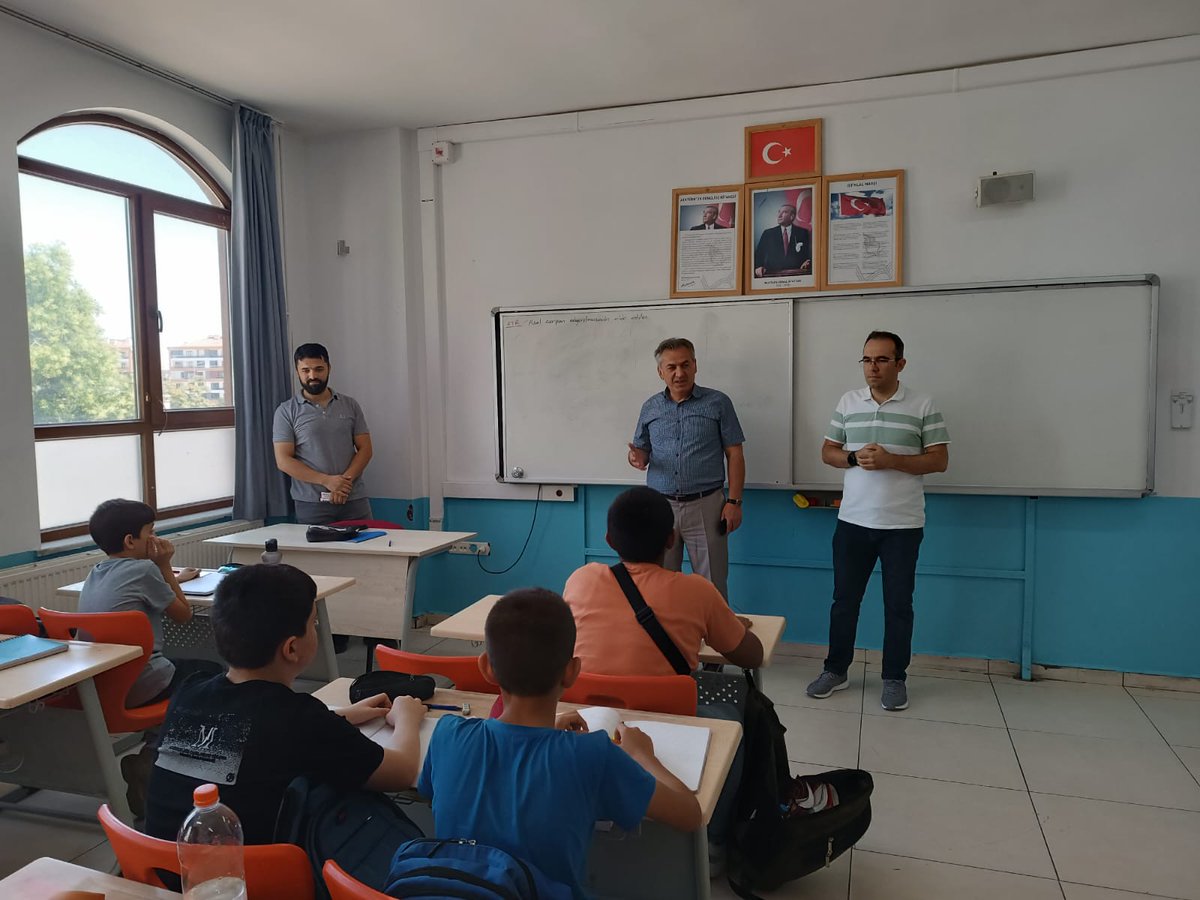 konyamem's tweet photo. İl Milli Eğitim Müdürümüz Murat Yiğit, Karatay Belediyesi İmam Hatip Ortaokulundaki Destekleme ve Yetiştirme Kurslarında (DYK) eğitim gören öğrencilerimizi ziyaret etti. 

Okul yöneticilerinden yürütülen çalışmalar hakkında bilgi aldı.
@tcmeb
@Yusuf__Tekin https://t.co/VG4OBDtS3x