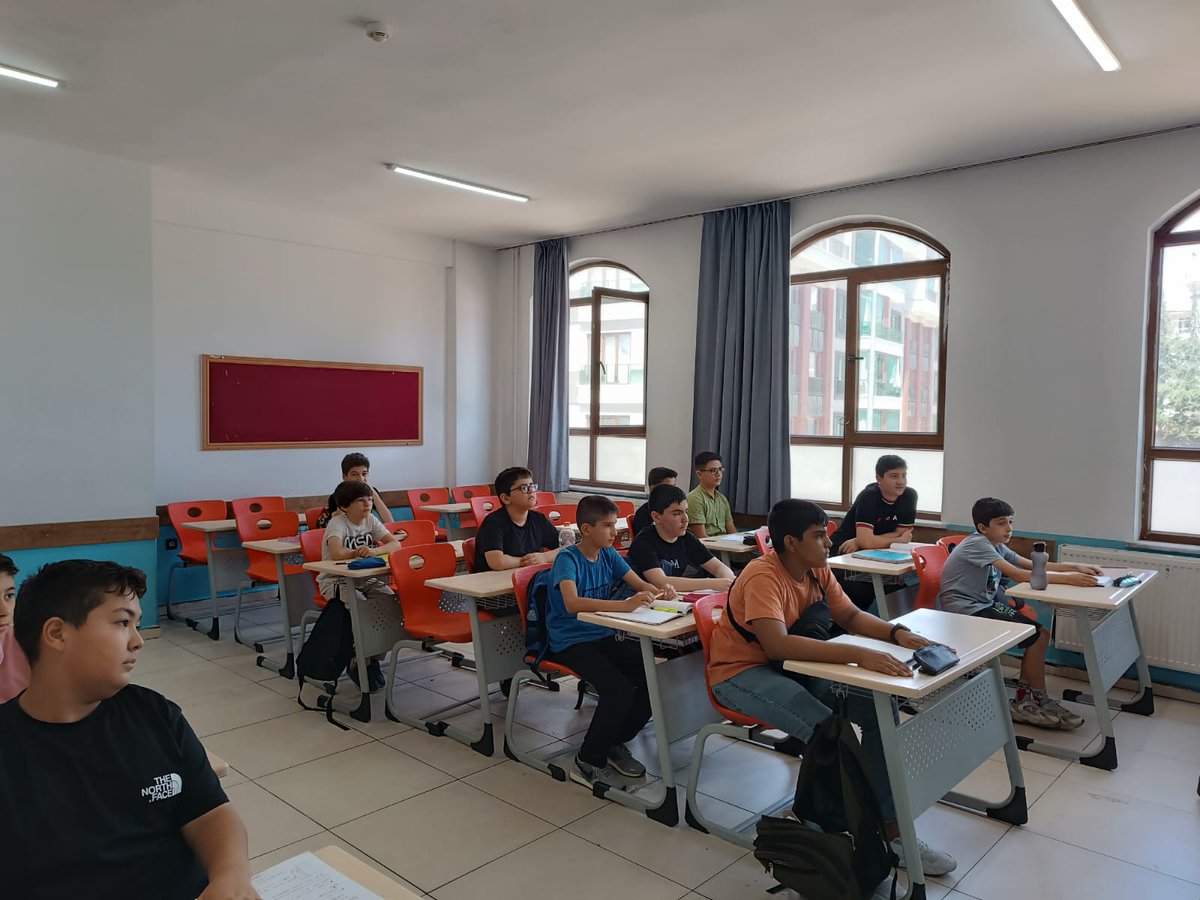konyamem's tweet photo. İl Milli Eğitim Müdürümüz Murat Yiğit, Karatay Belediyesi İmam Hatip Ortaokulundaki Destekleme ve Yetiştirme Kurslarında (DYK) eğitim gören öğrencilerimizi ziyaret etti. 

Okul yöneticilerinden yürütülen çalışmalar hakkında bilgi aldı.
@tcmeb
@Yusuf__Tekin https://t.co/VG4OBDtS3x