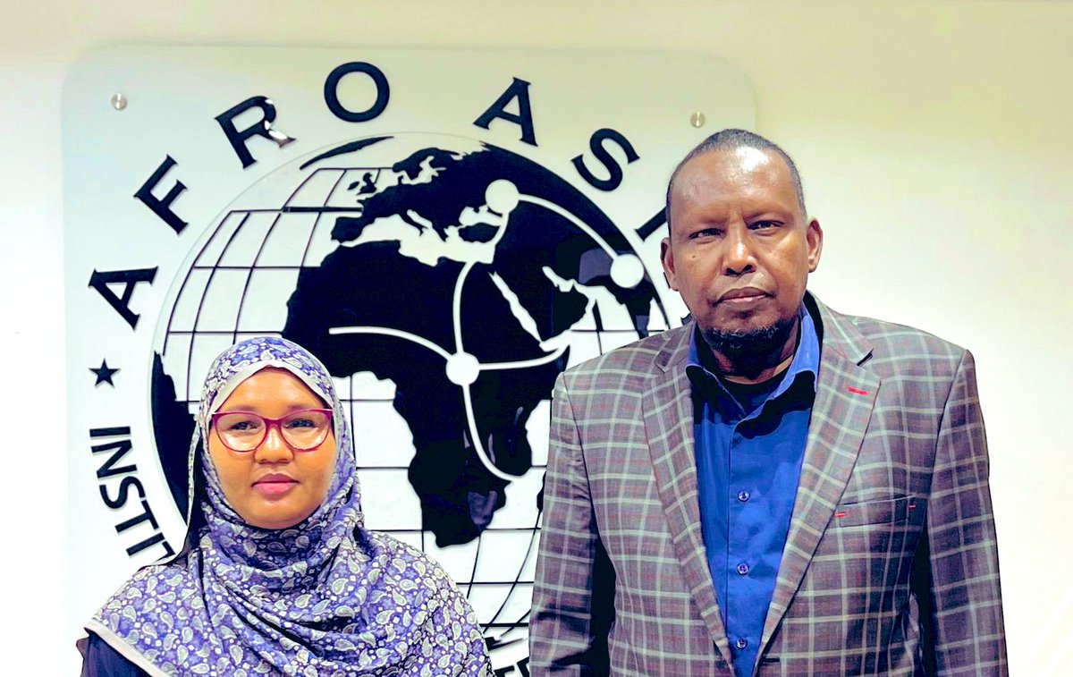 AbdiwahabSheik7's tweet photo. Pleasure to host Senator Maryan Farah Kahiye @senator_farah at the offices of AAISS @AfroAsiaInst this morning. We discussed the immense potential and the bright future of Somalia. We both agreed on the need to strive for unity and peace of the country and the Horn of Africa region as a whole.