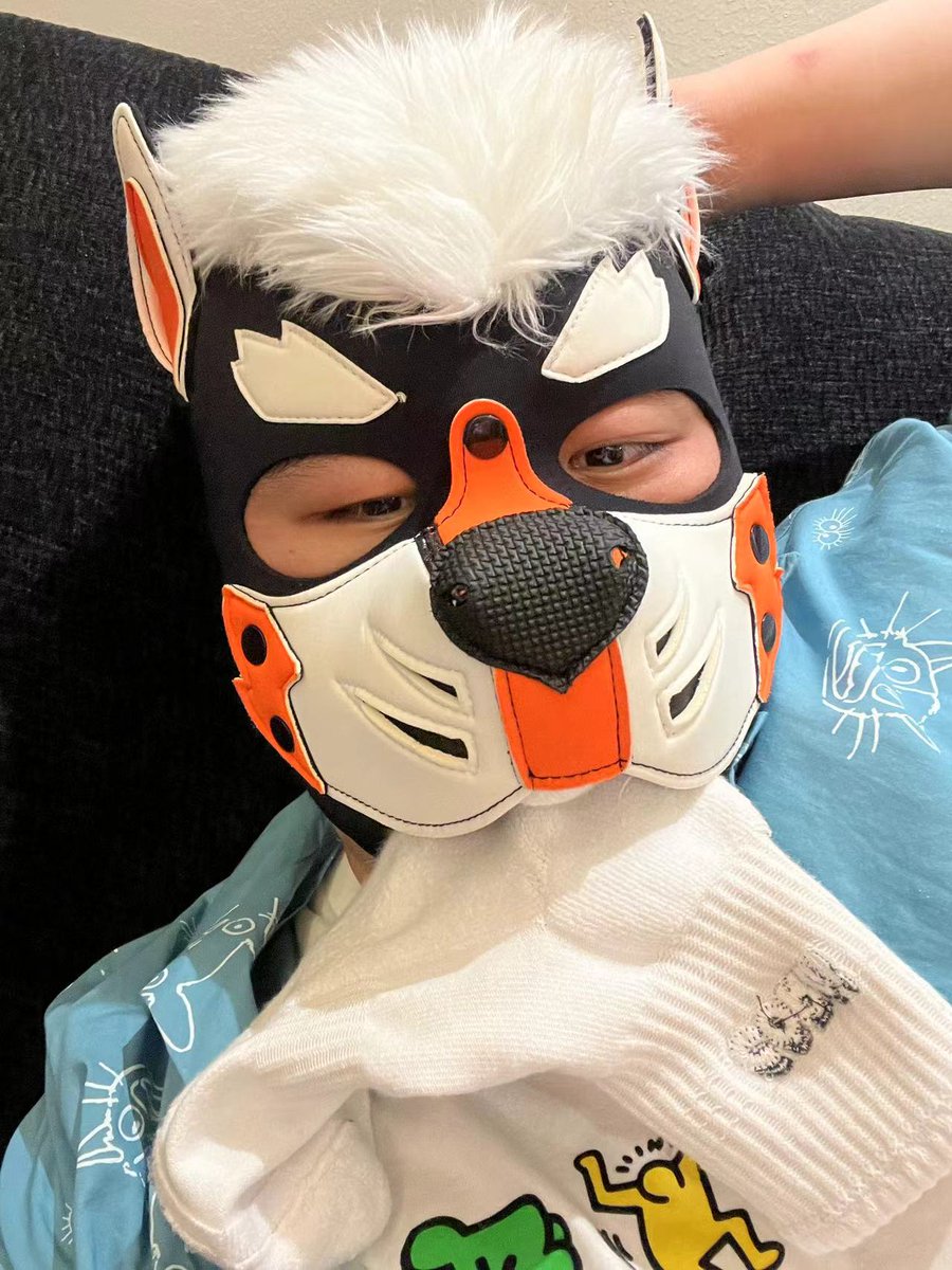 【咕噜美发】狗狗头套美发店，夏日大酬宾~
为了庆祝我抽到了狼叔，现抽奖送出一顶磁吸平铺款毛发~
活动时间：即日起至7月20日
抽奖形式：【评论，转发，点赞】三连抽取一位幸运🐕赠送一顶磁吸平铺款毛发~
另外可以在评论区留下你想要的款式，被采纳后将会送出神秘礼品一份。
7月21日开奖！