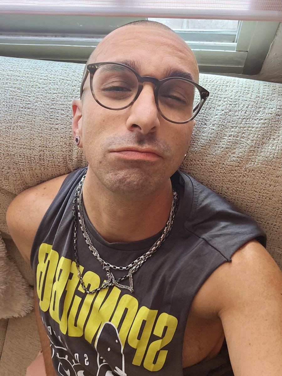 ItsRedPup's tweet image. Buenos dias después de mil años sin postear nada n.n
En esta foto me vi mu simpatico y dije.. por que no postearla? Jajaja