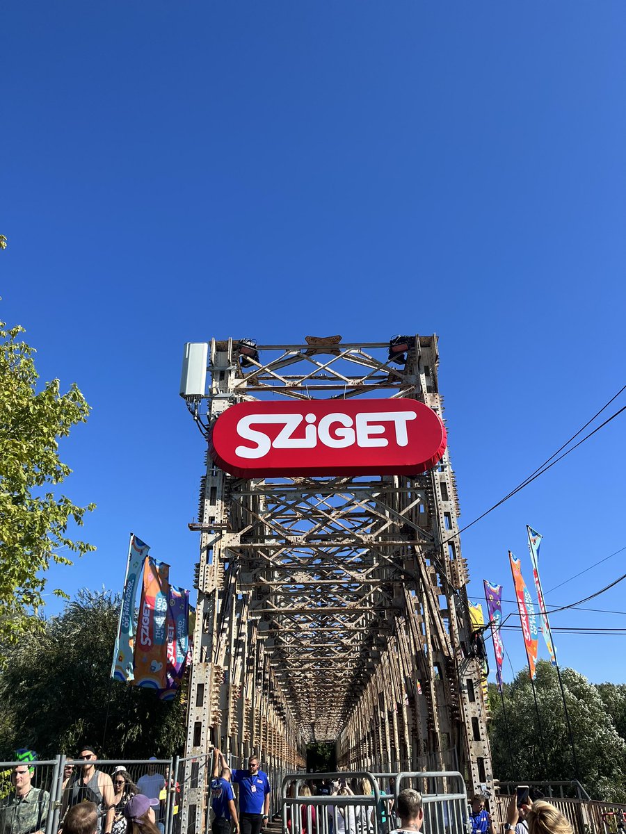eladóvá vált a SZIGET diákbérletem!!! 80e Ft névátírással együtt, én is ennyiért vettem. ☺️
nem szeretném, ha kárba menne, úgyhogy az újraosztásokért nagyon hálás vagyok! fontos infó, hogy csak érvényes diákigazolvánnyal engednek be.