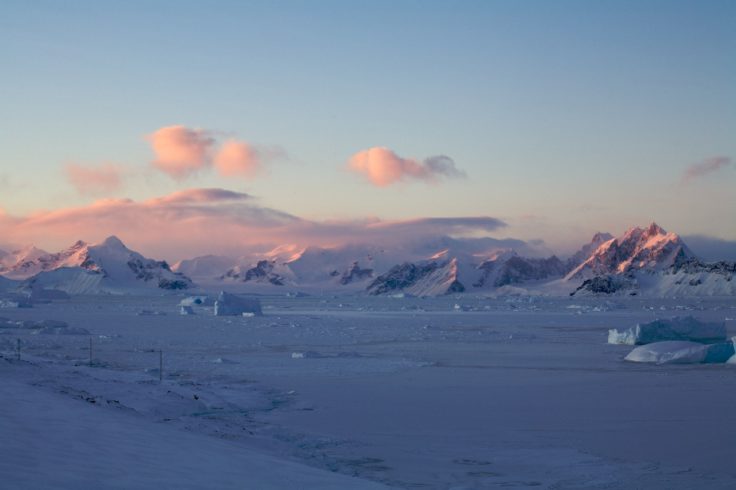 It's summer 2022, and an area of East Antarctica is over 38.5°C warmer than it should be...

In the latest Beyond the Ice, BAS climate scientists Dr Louise Sime and Dr Tom Bracegirdle are here with your briefing on understanding extreme weather events ⬇ 

bas.ac.uk/media/beyondth…